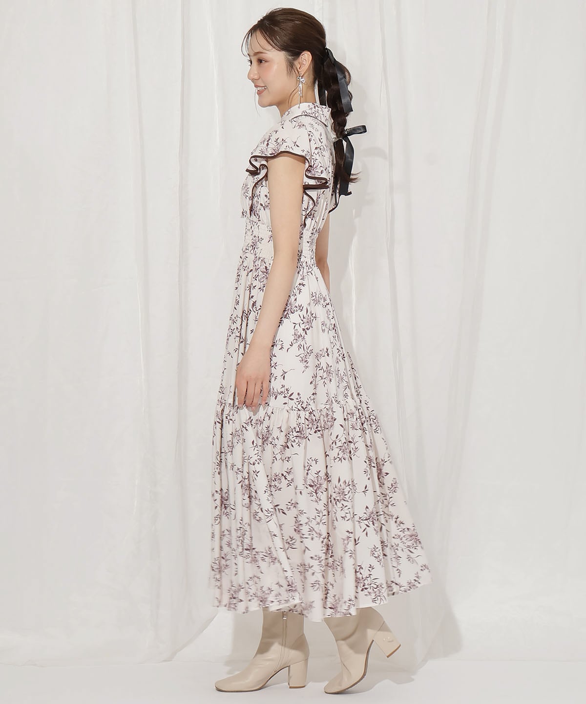 モノトーンフラワーティアードワンピース