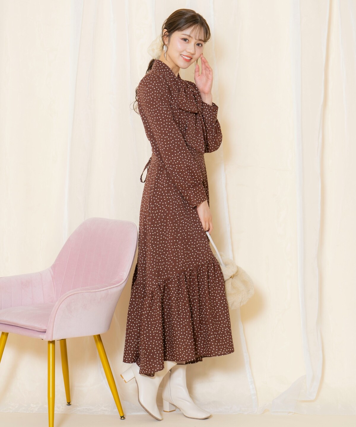 ドット柄ギャザーヘムボウタイワンピース