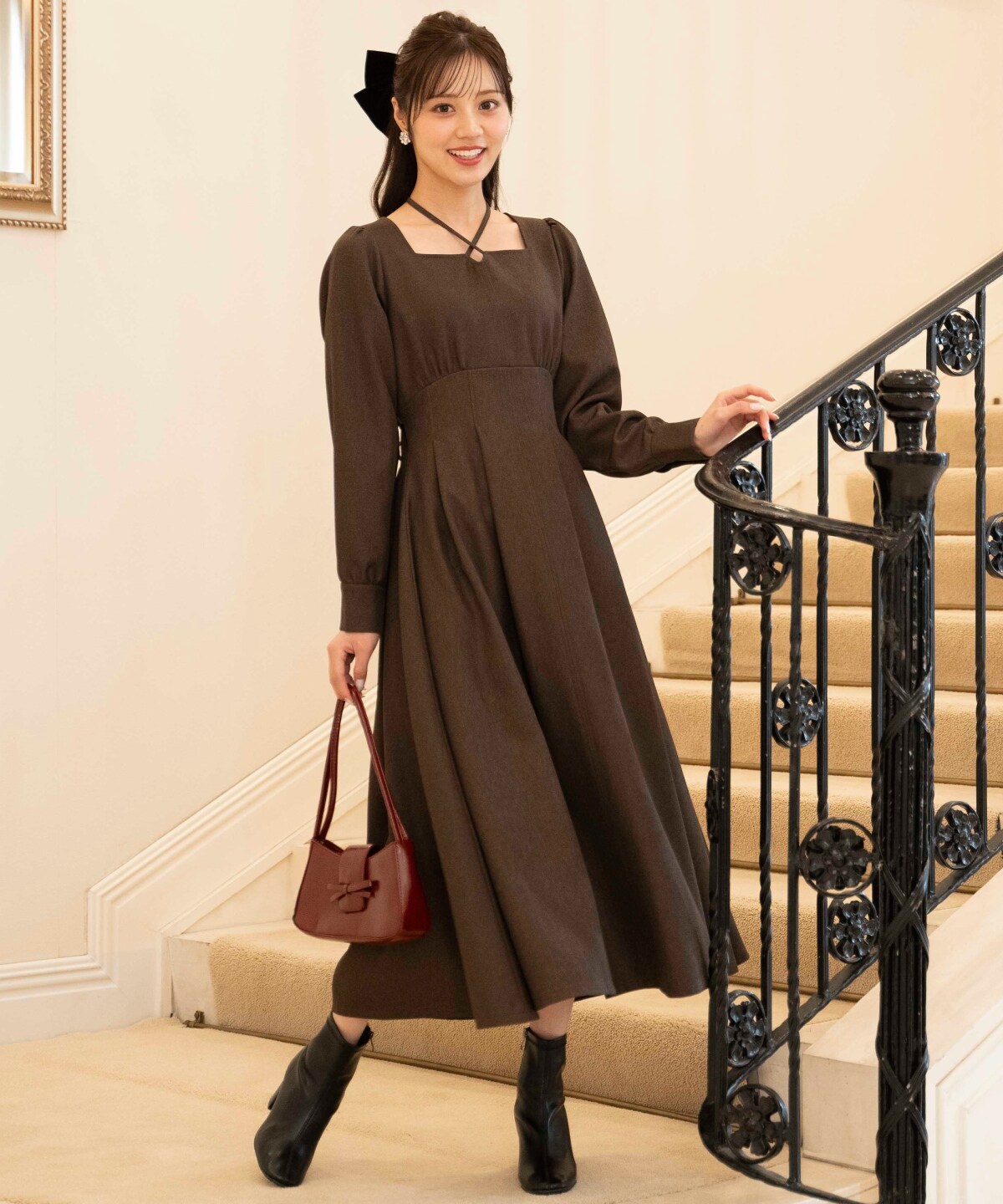 クロスネックフレアワンピース