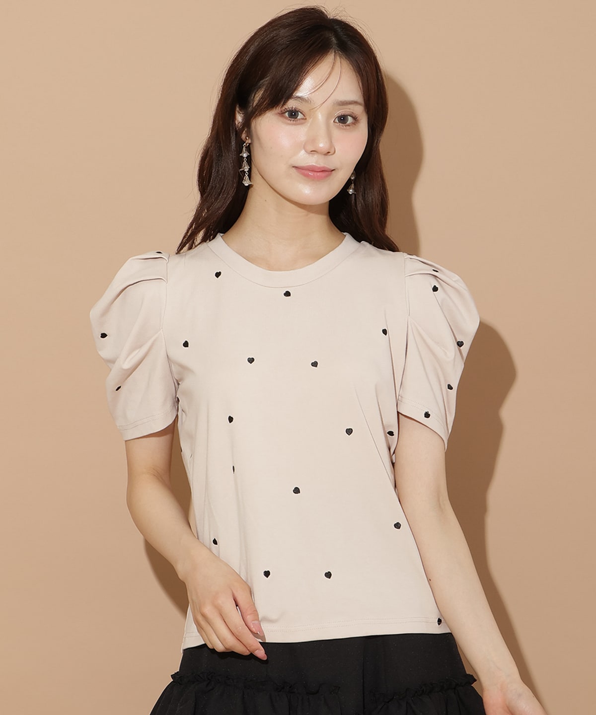 ハート刺繍タックスリーブTシャツ