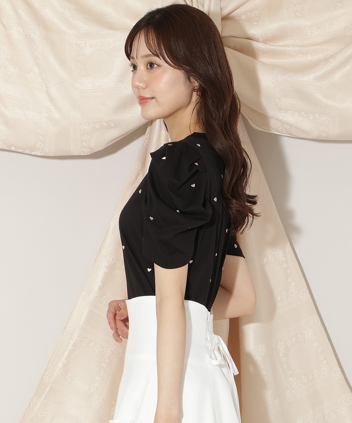 ハート刺繍タックスリーブTシャツ