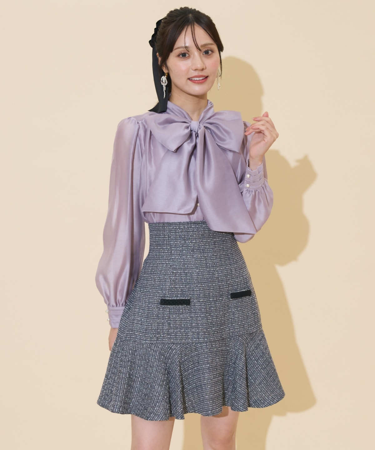 ボリュームリボンタイブラウス