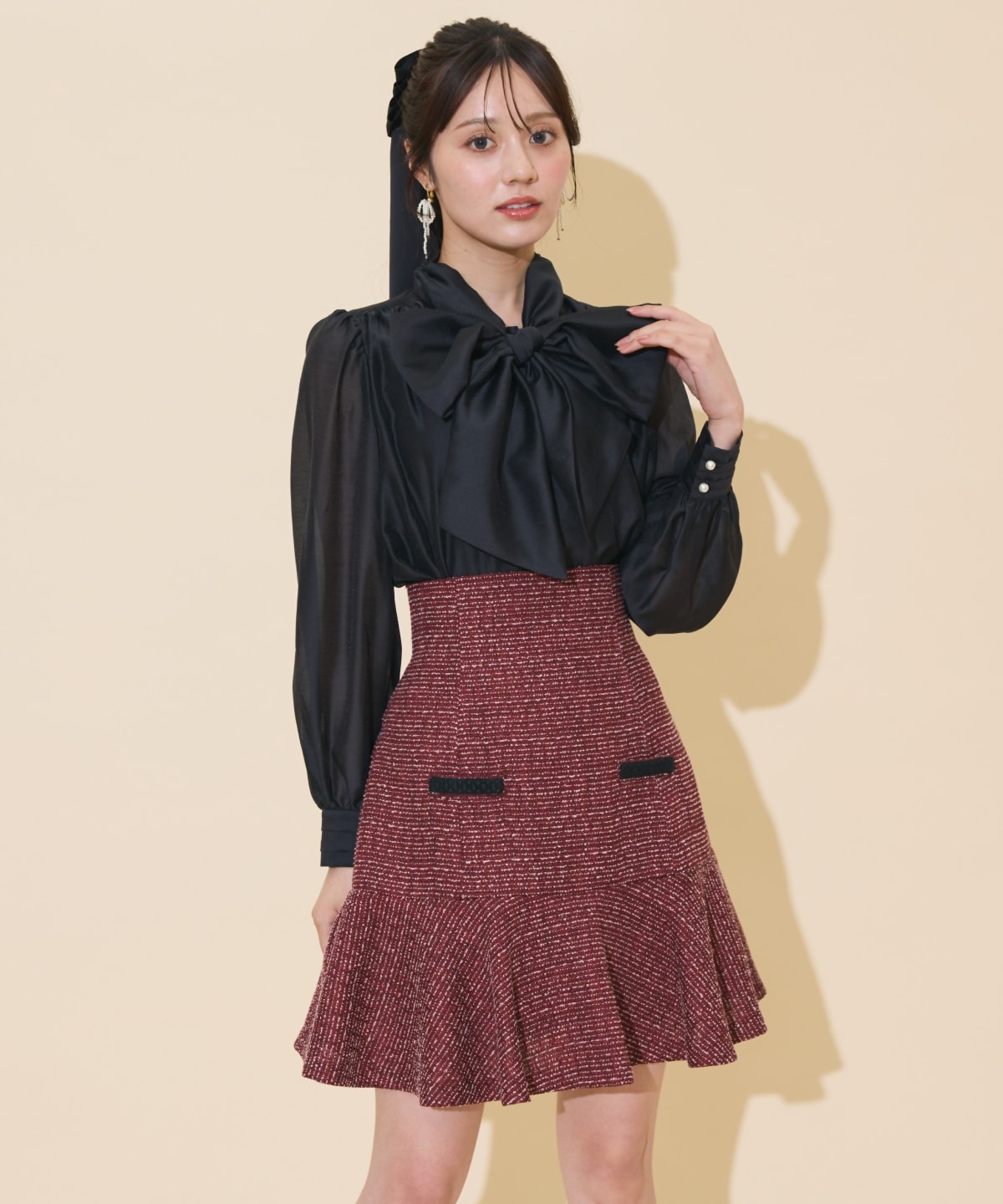 ボリュームリボンタイブラウス