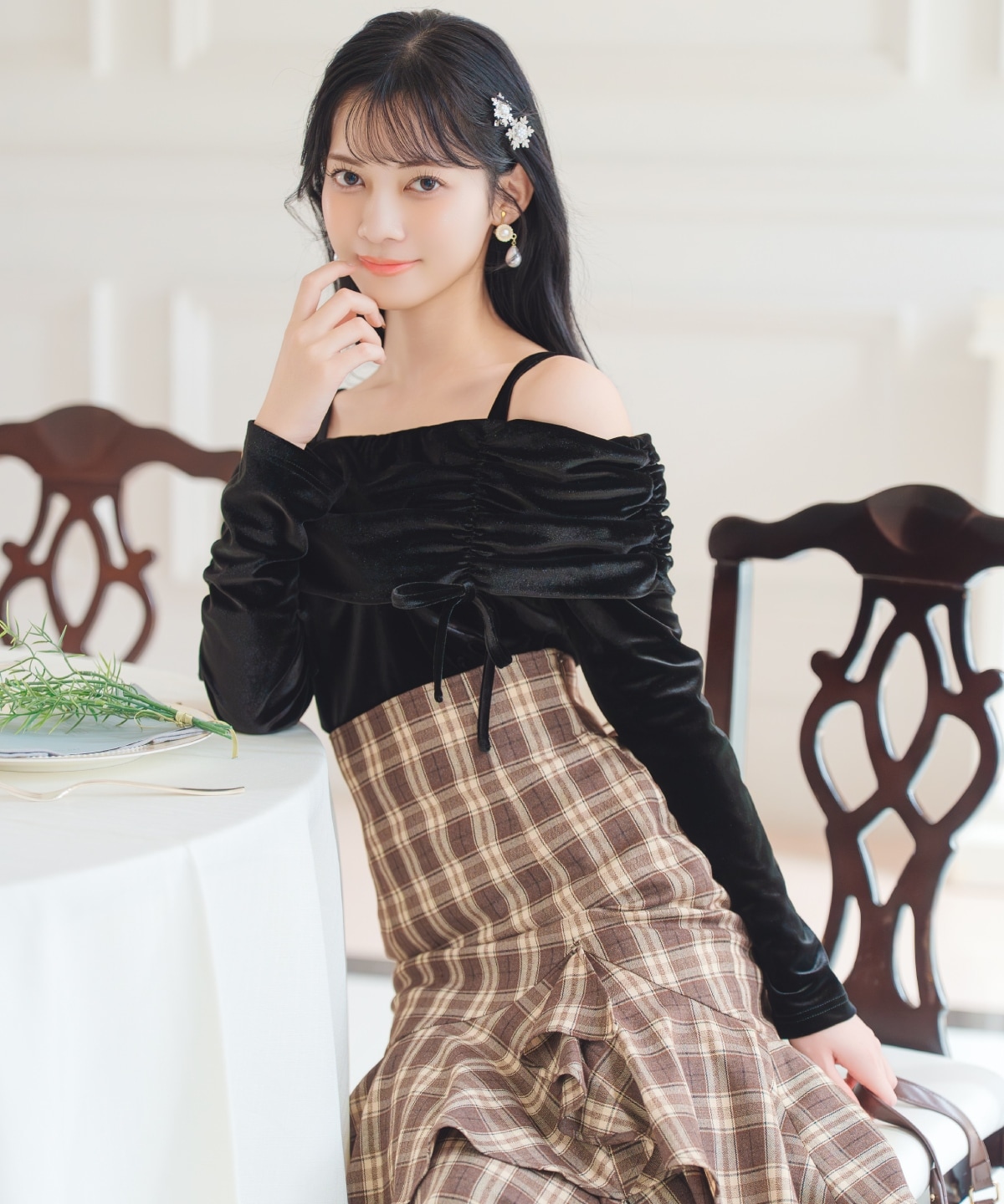 スリットデザインラッフルハイウエストスカート