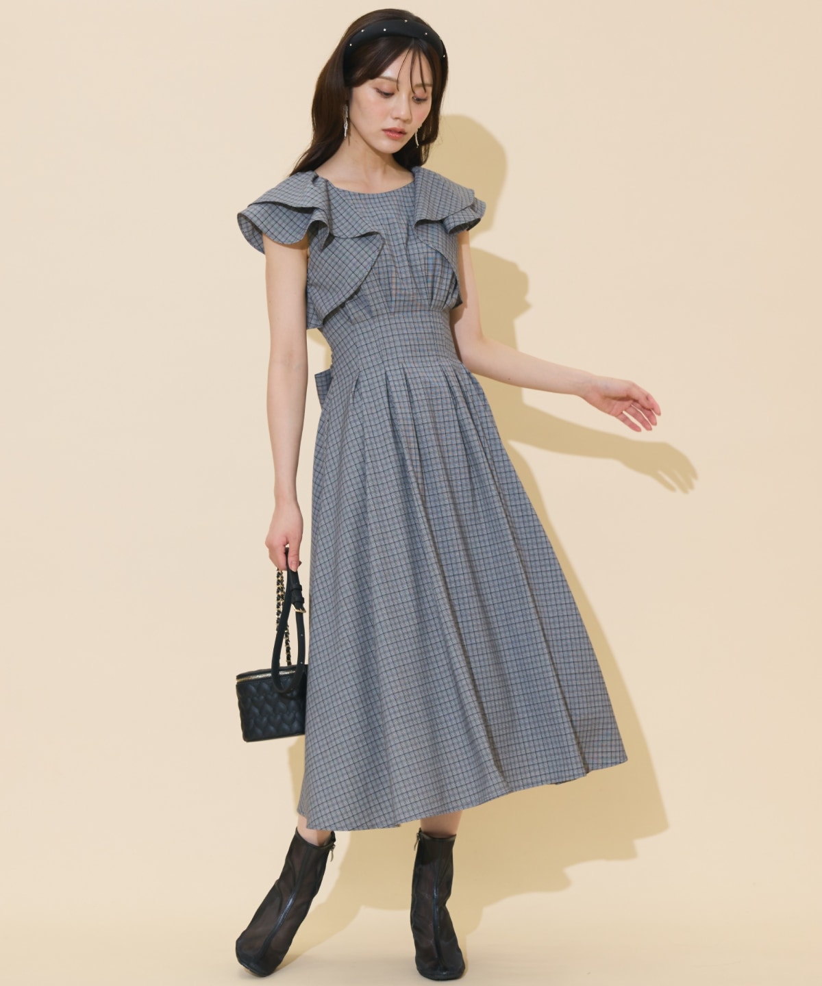 ラッフルスリーブバックリボンワンピース