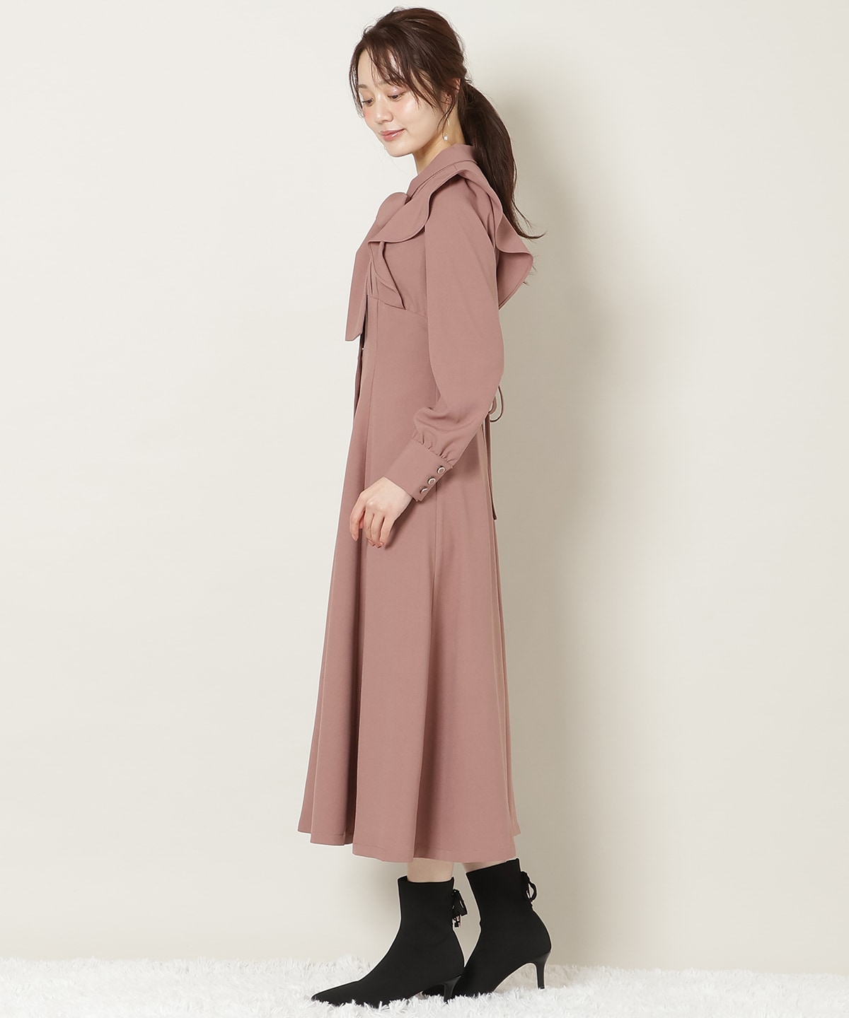 リボンタイラッフルフレアワンピース