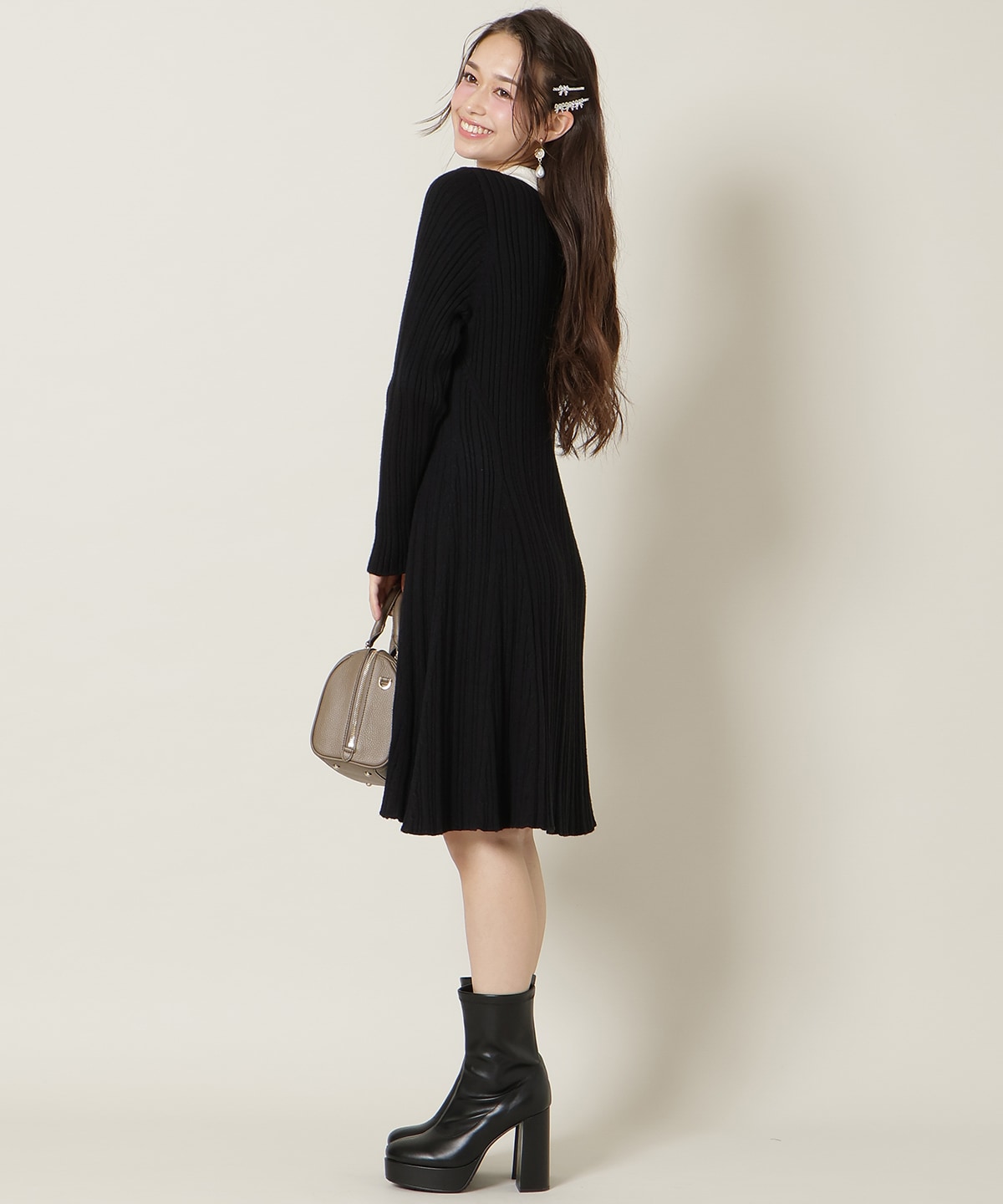 ポロカラーフレアニットワンピース