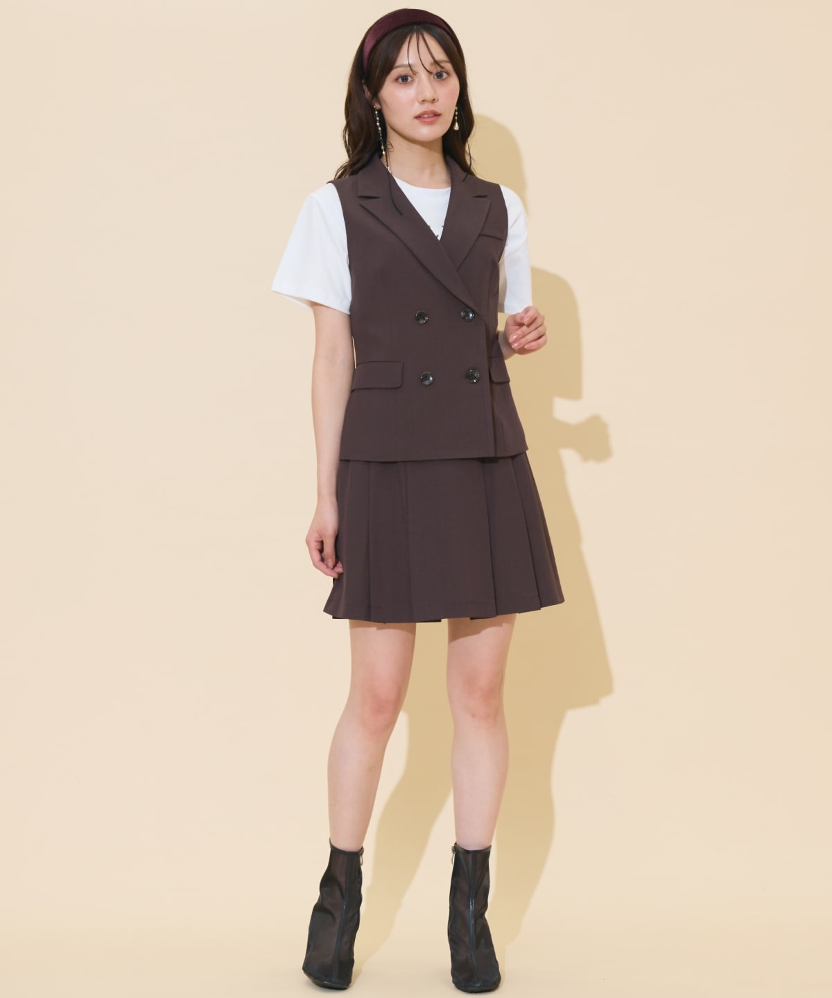 ダブルボタンショートジレ
