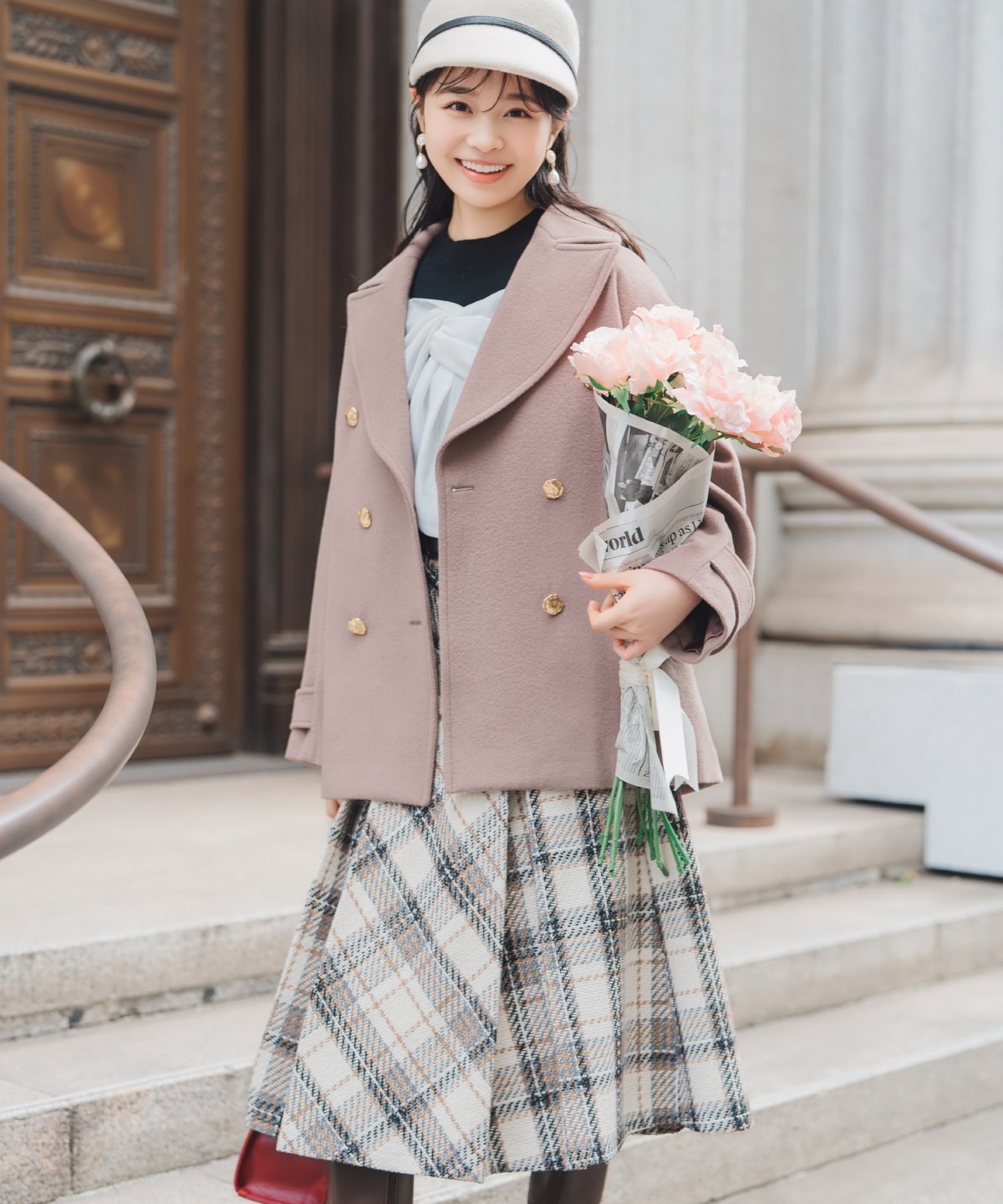 ゴールドボタンミドル丈Pコート