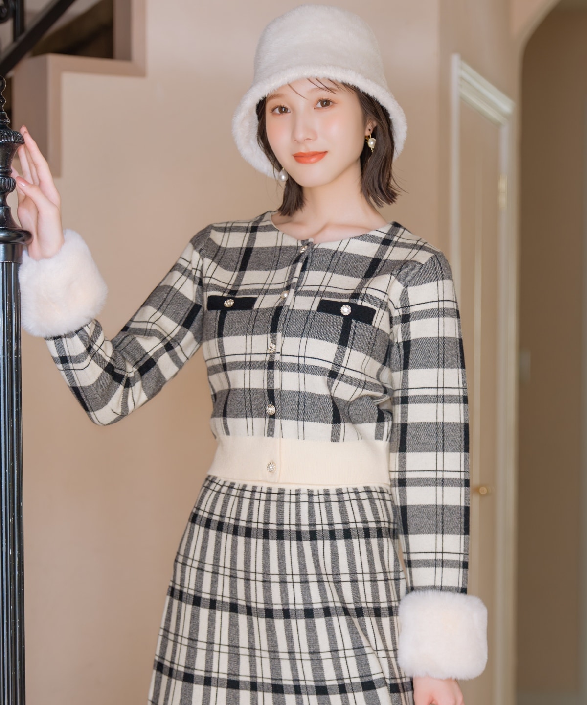 【新色追加】チェック柄ファーカフスカーディガン