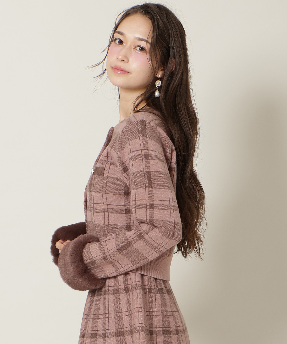 【新色追加】チェック柄ファーカフスカーディガン