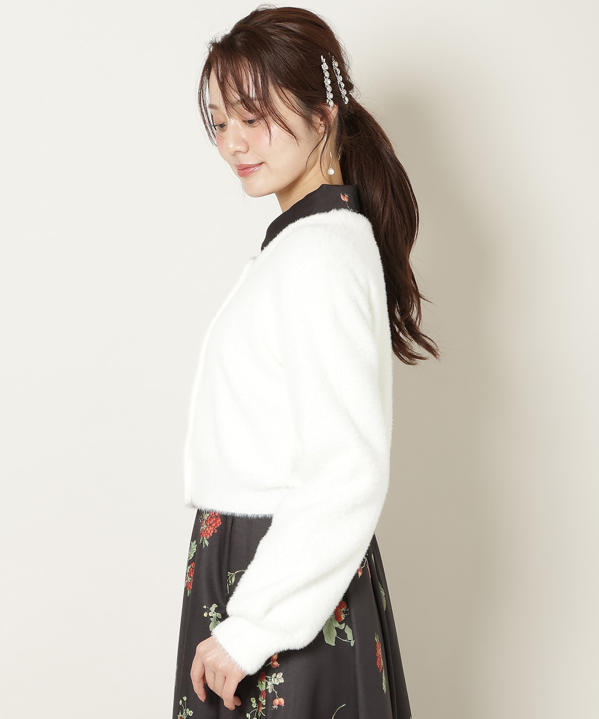 ラウンドネックラメフェザーカーディガン