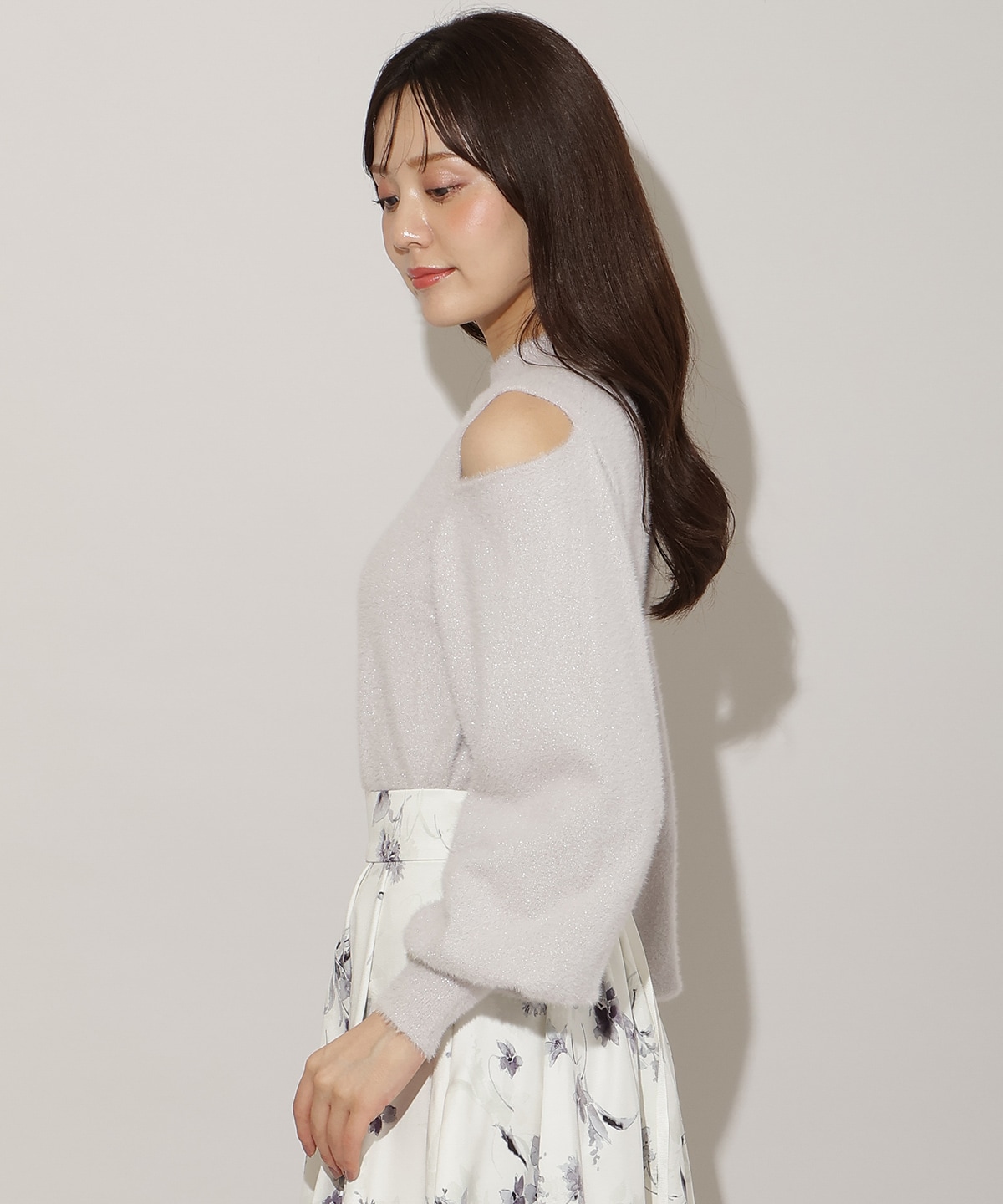 ショルダースリットフェザープルオーバー