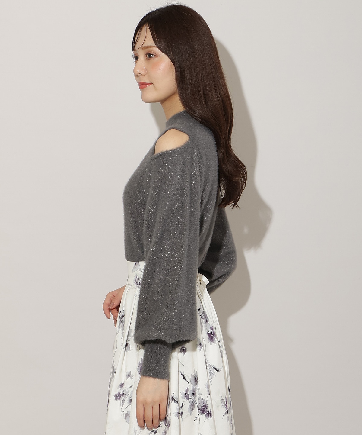 ショルダースリットフェザープルオーバー