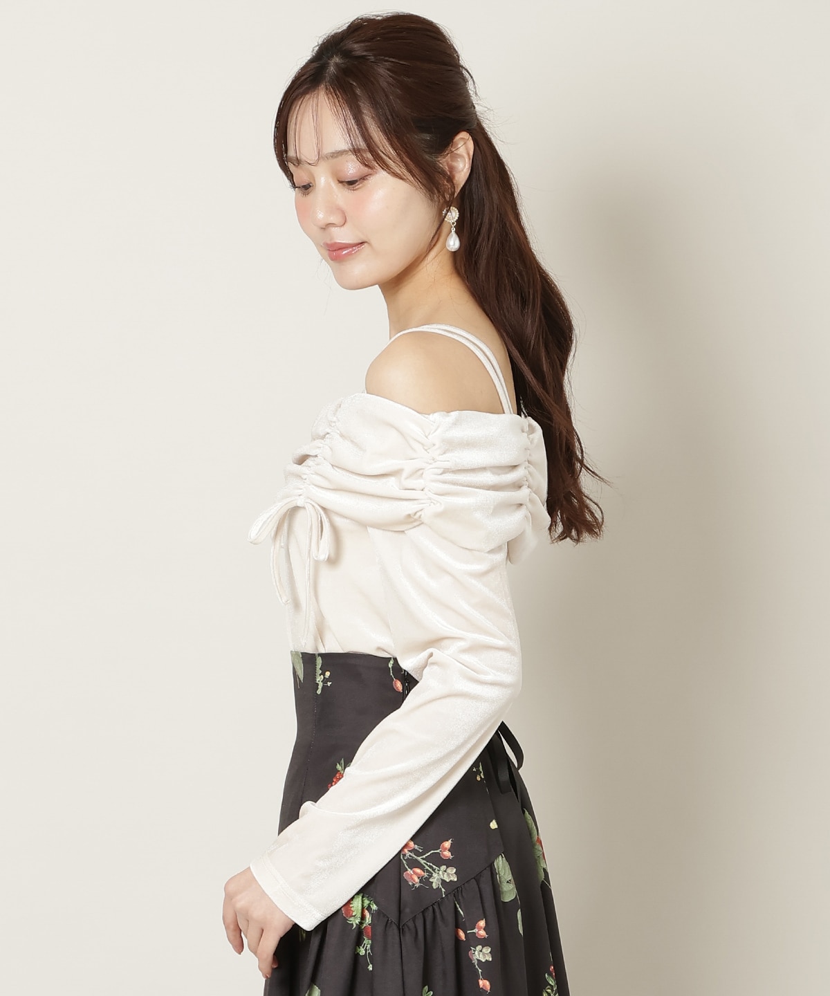 ギャザーオフショルベロアトップス