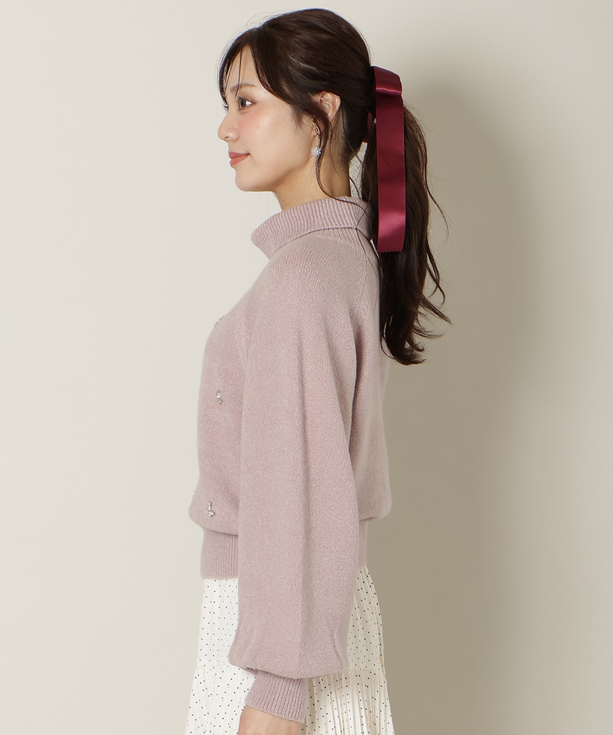ビジューハイネックニットプルオーバー