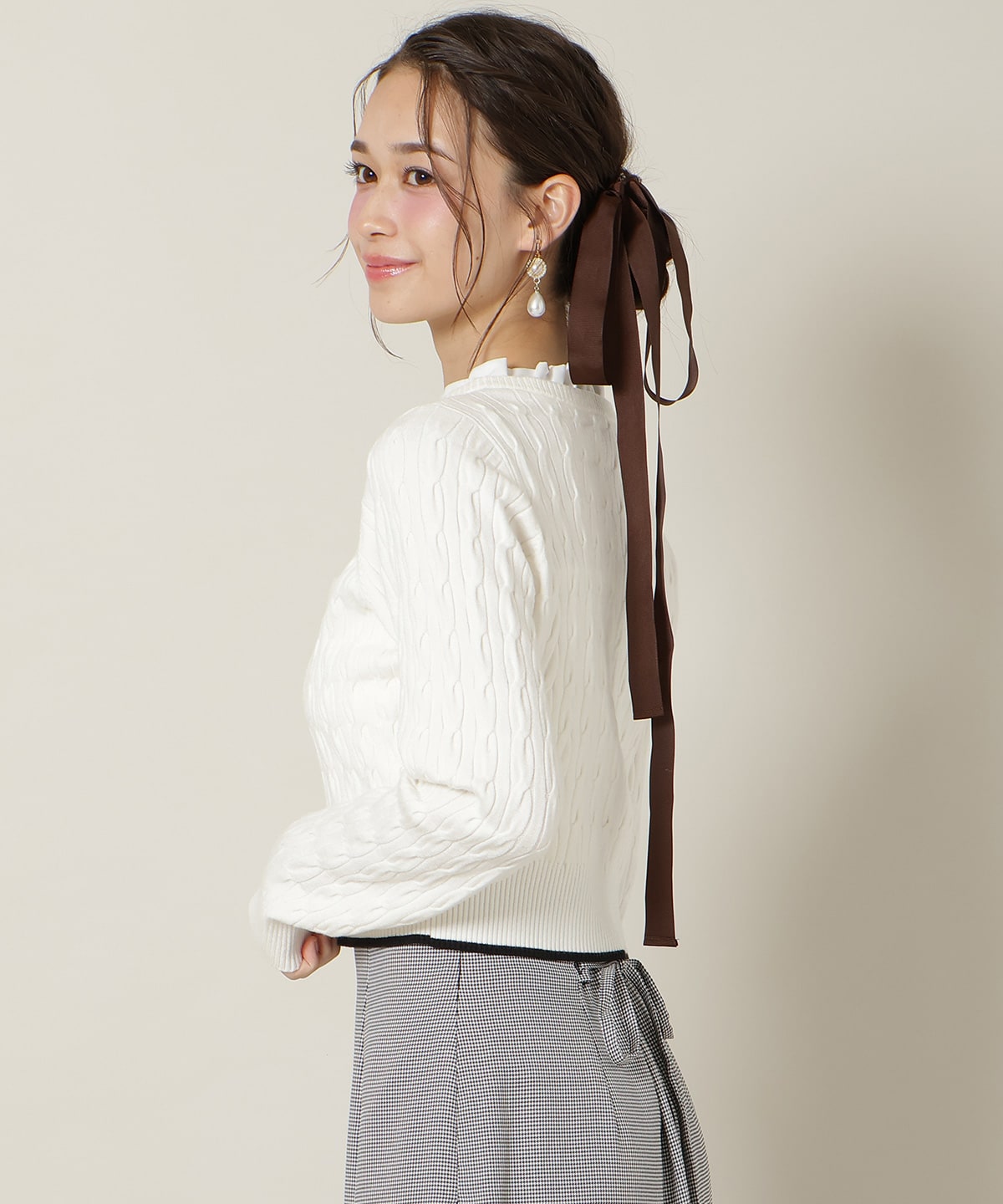 フリルレイヤードケーブルニット