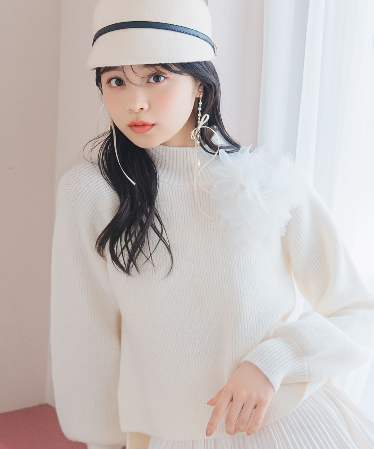 【KNIT PLEATS SET series】フラワーモチーフボトルネックニット
