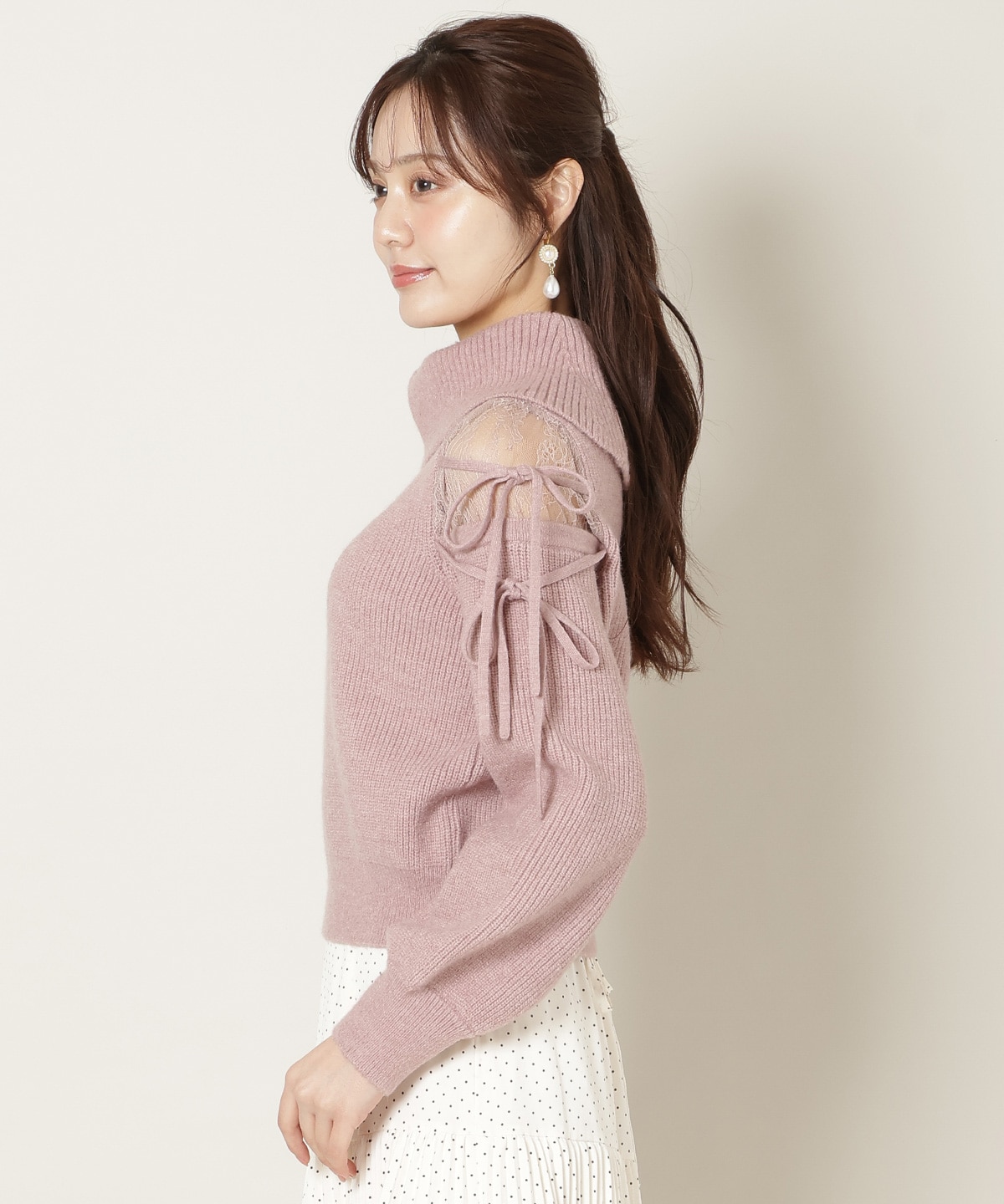 レースショルダーオフタートルニット