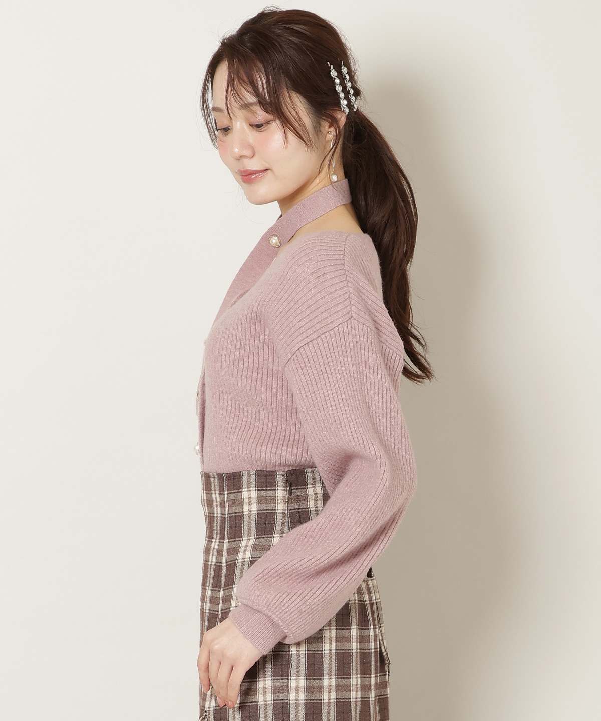 Vネックチョーカーリブニット