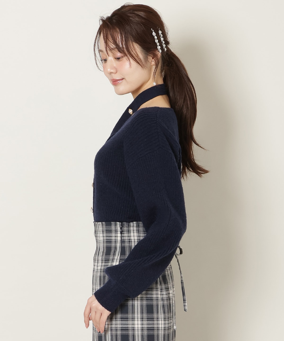 Vネックチョーカーリブニット