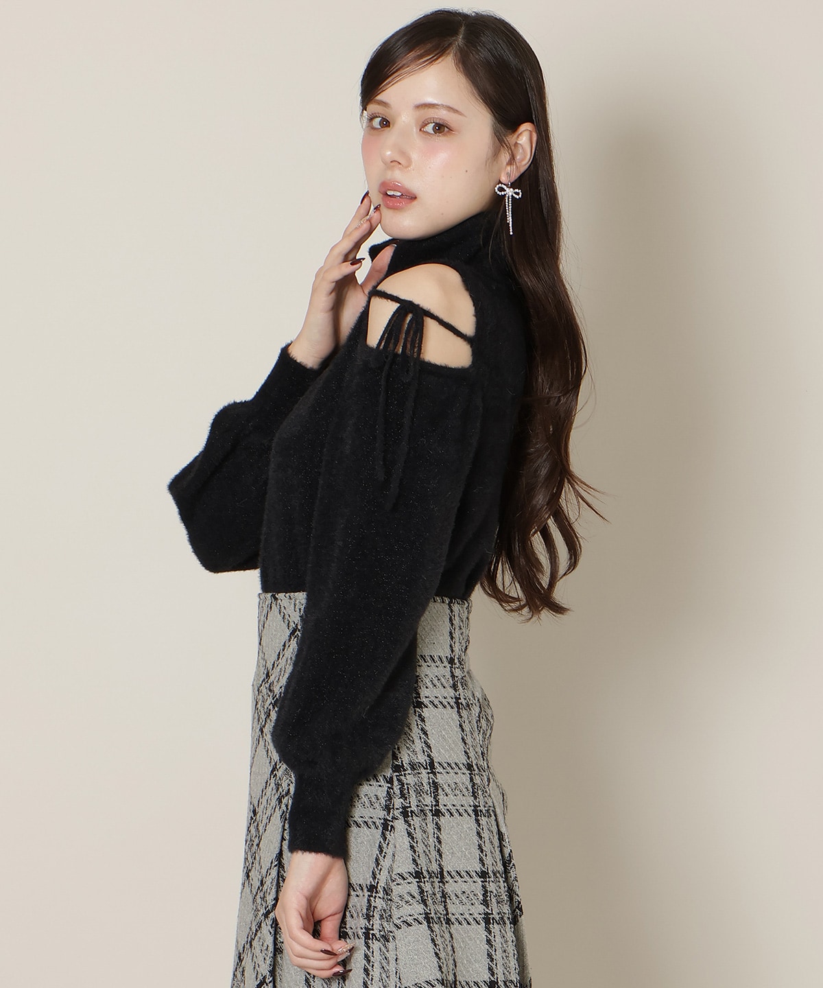 【1/1(thu)10時発売 New Year's Item】オープンショルダーラメフェザーニット