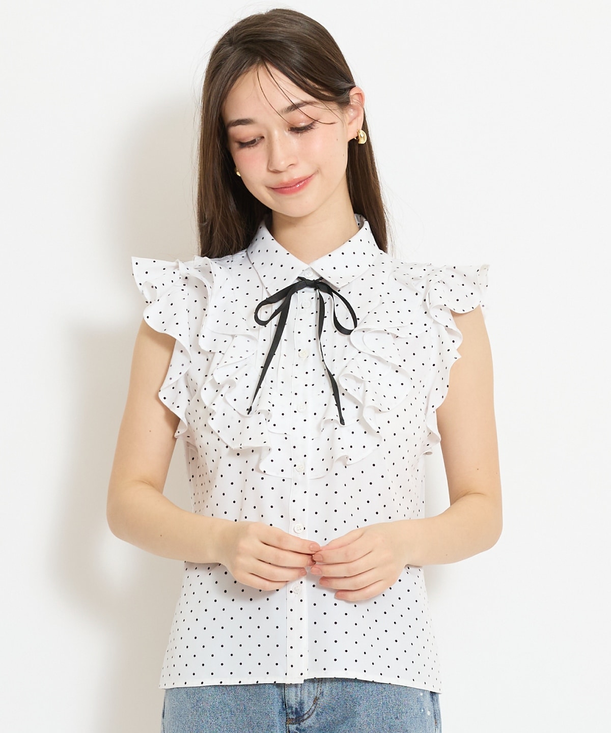 ラッフルフリルノースリーブブラウス