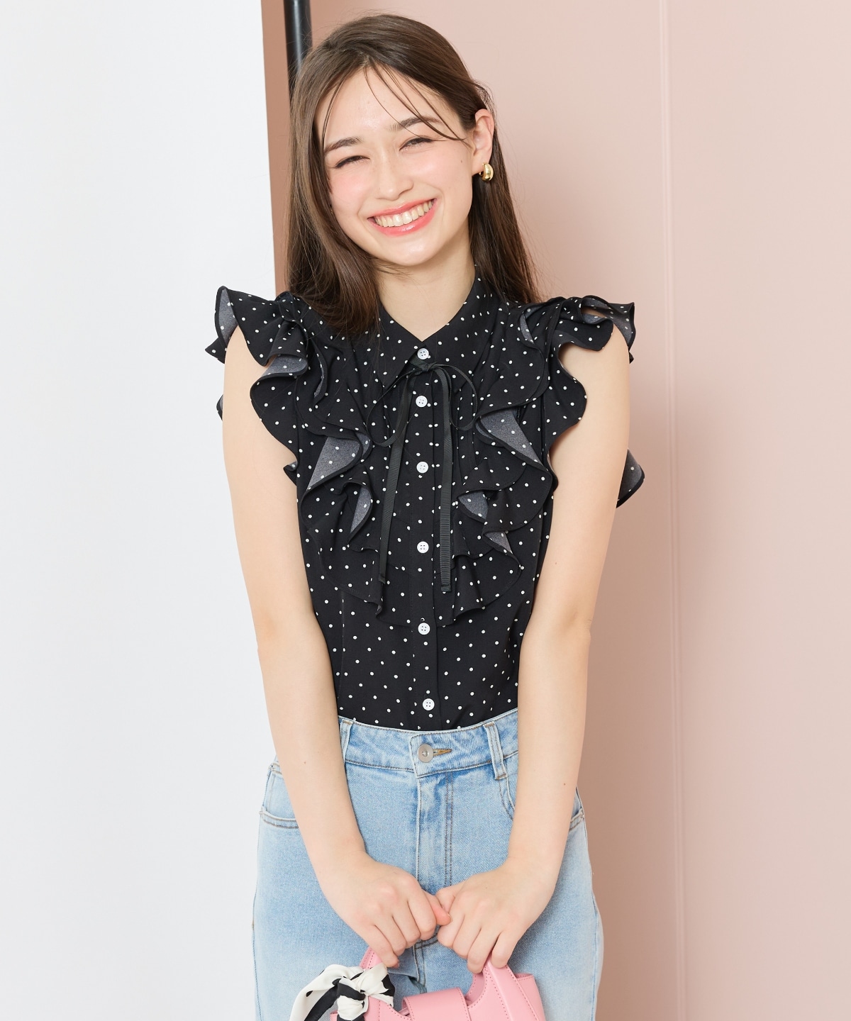 ラッフルフリルノースリーブブラウス