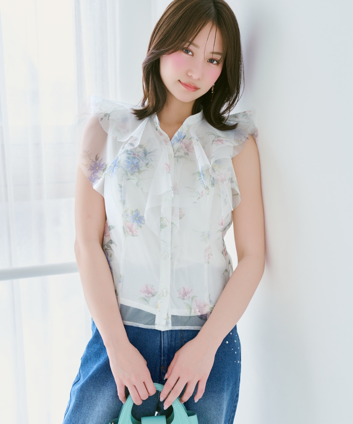 フラワーメッシュラッフルブラウス