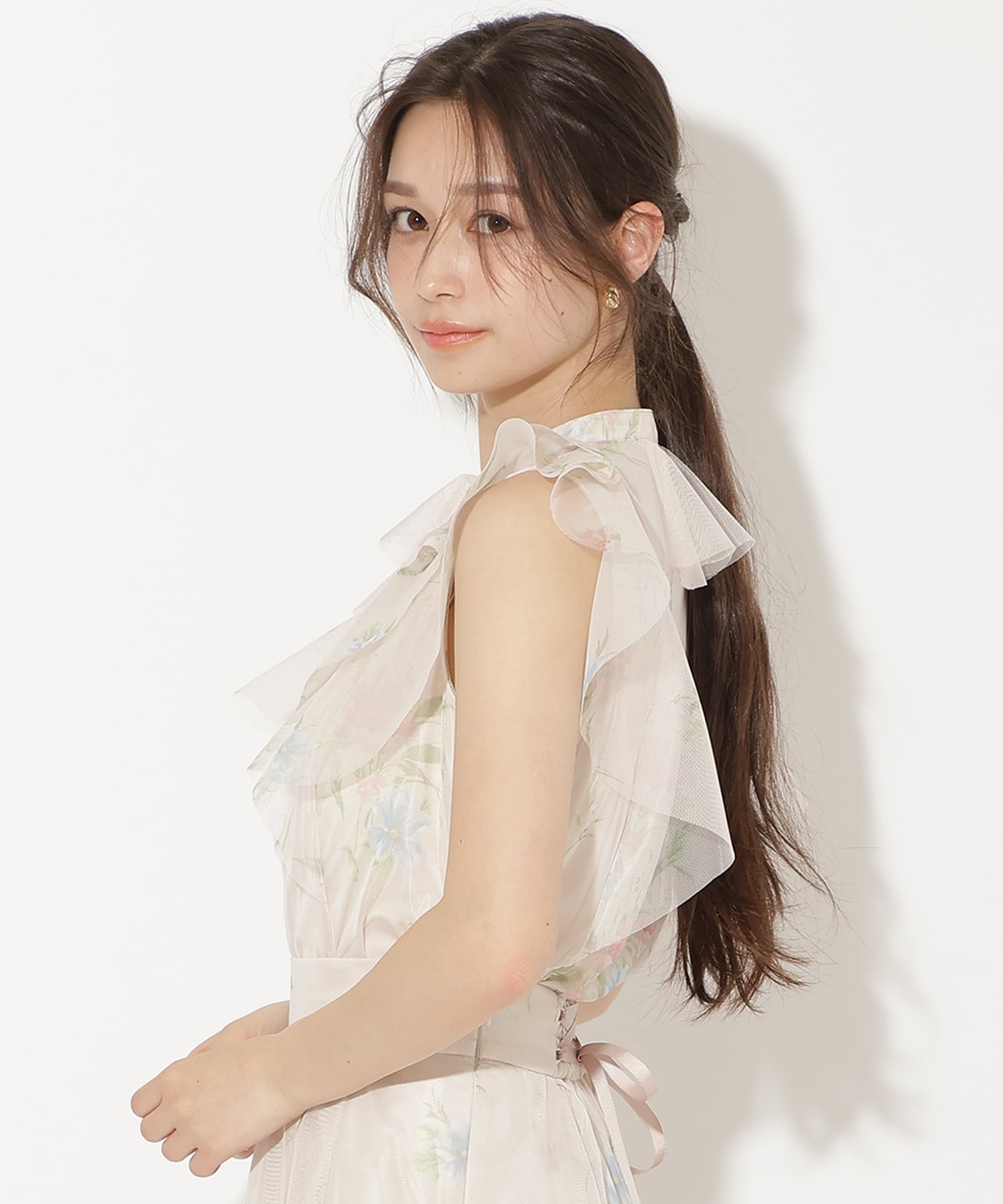 フラワーメッシュラッフルブラウス