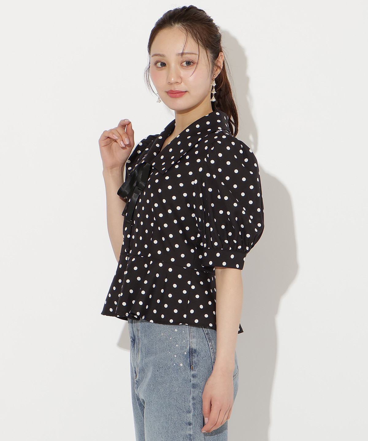 パフスリーブドットブラウス