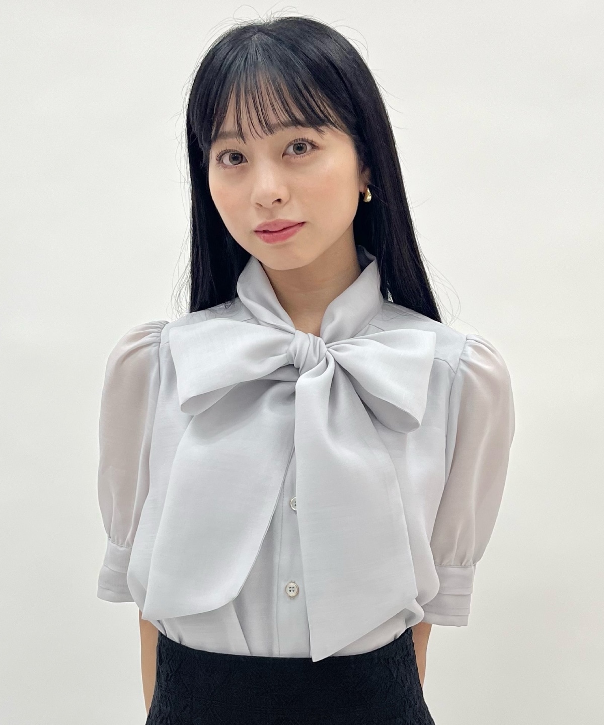 ピンタックカフスリボンタイブラウス
