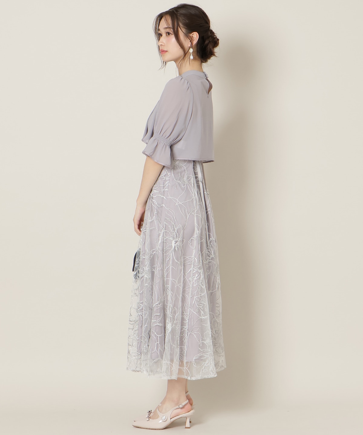 フロントスリットフレアブラウス×フレアレースキャミワンピース