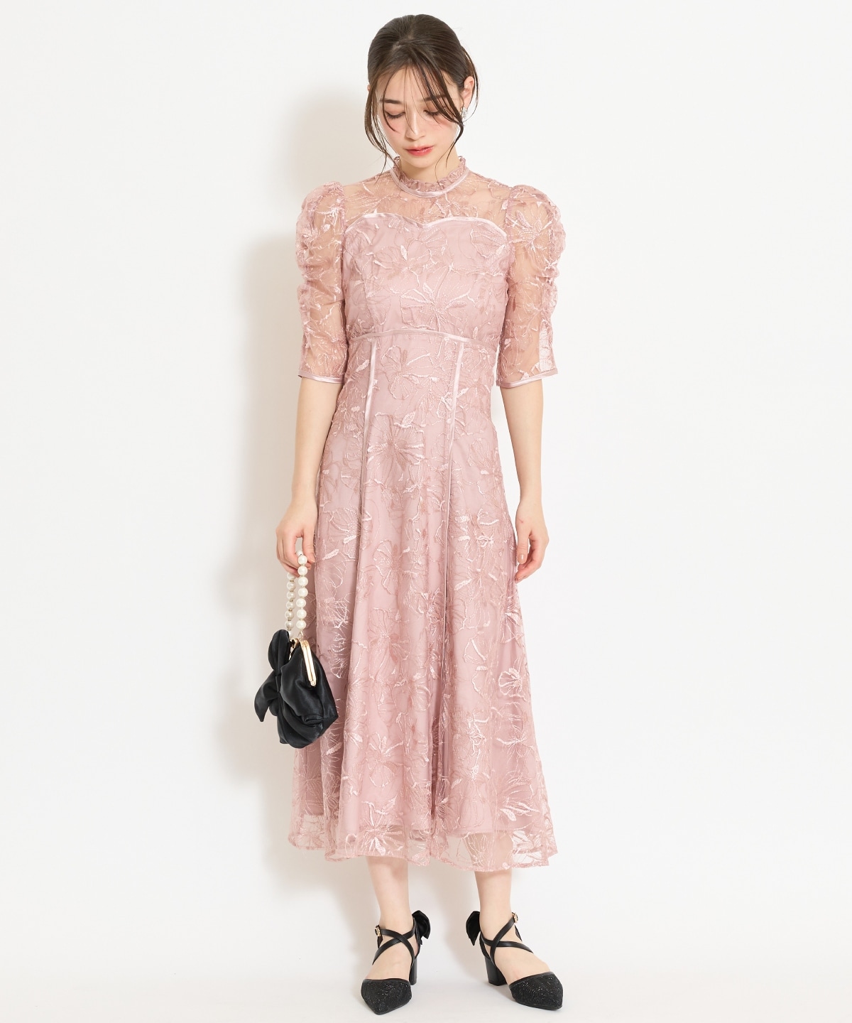 パイピングライン刺繍ワンピース