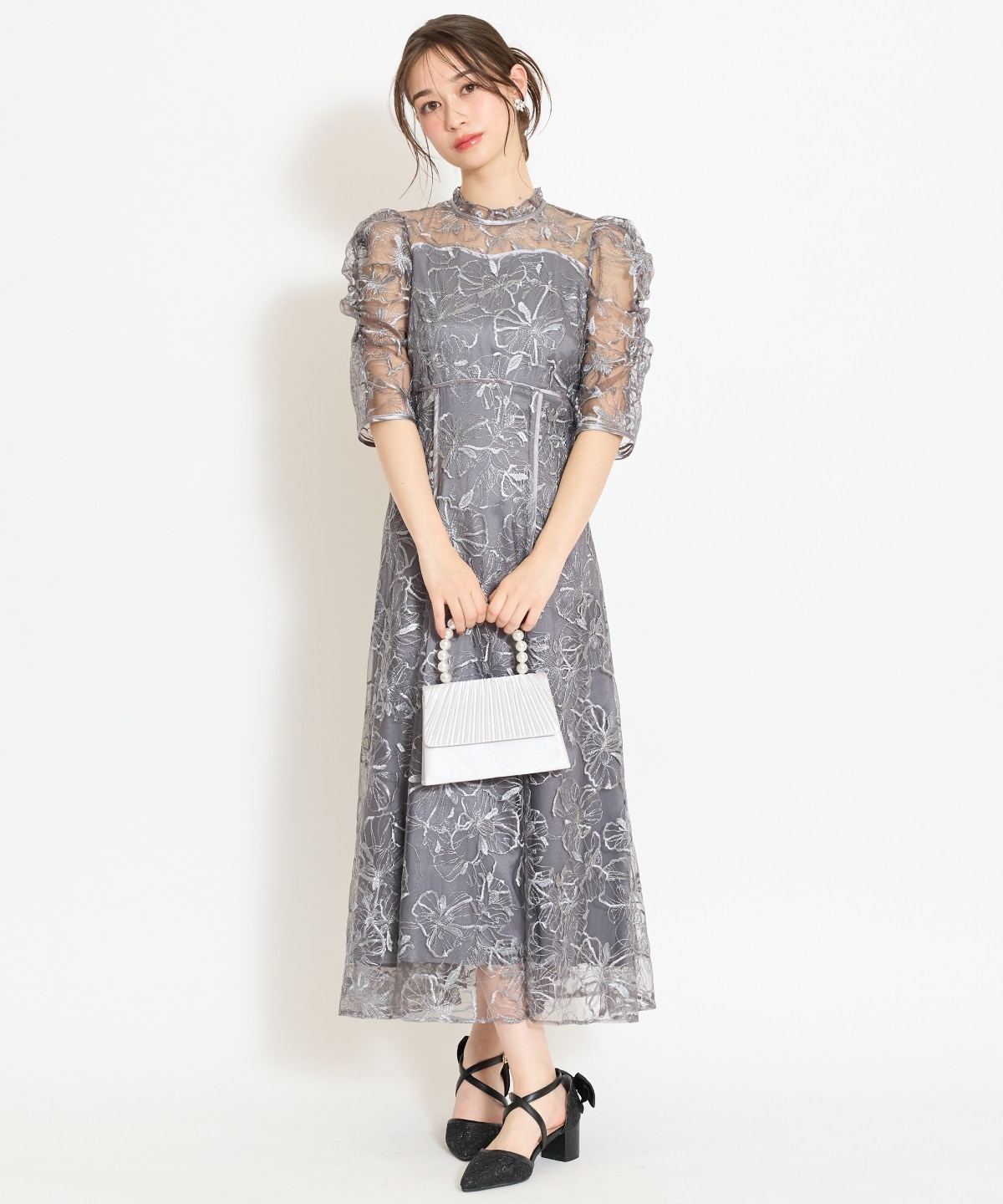 パイピングライン刺繍ワンピース