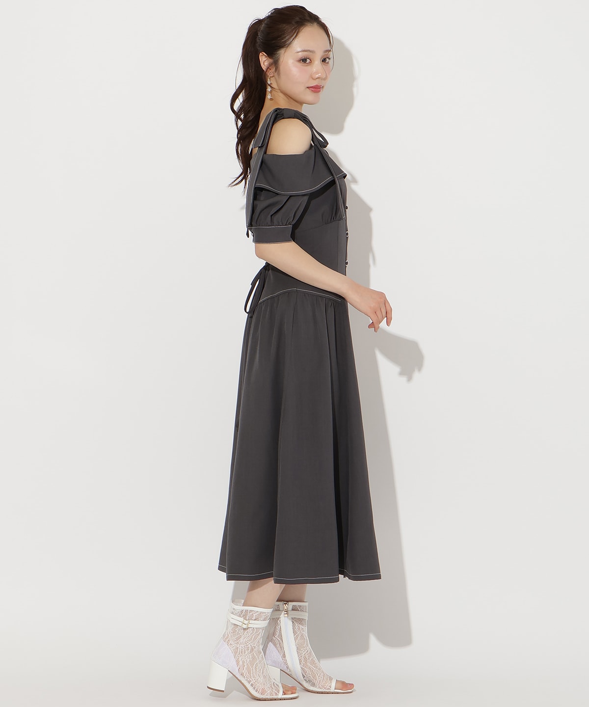 リボンオフショルワンピース