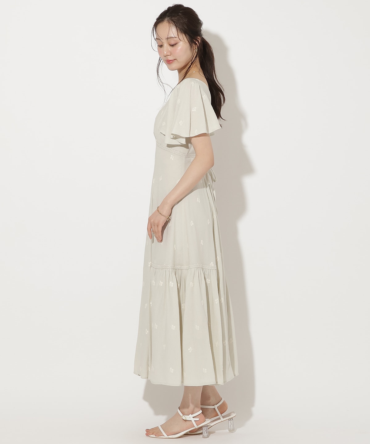 小花刺繍フレアスリーブワンピース