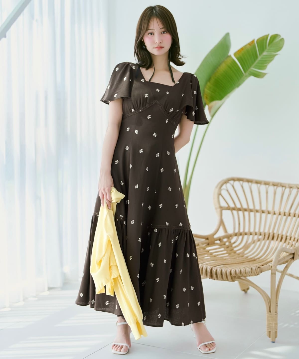 小花刺繍フレアスリーブワンピース