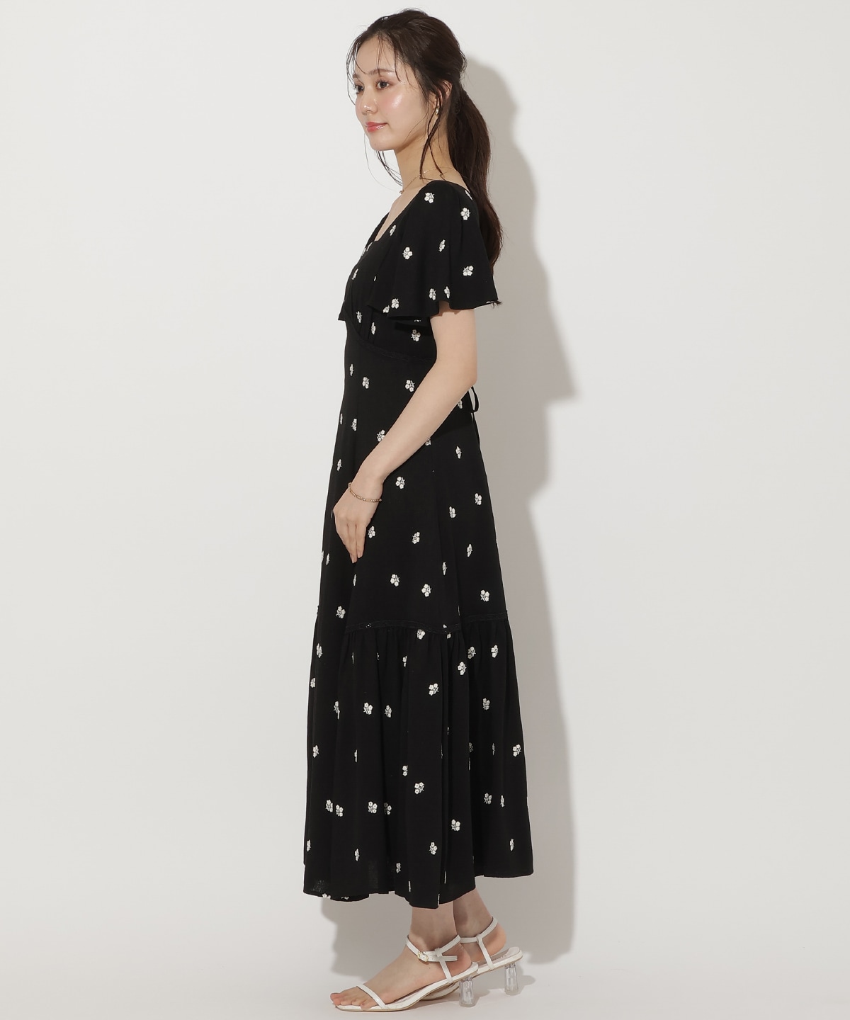 小花刺繍フレアスリーブワンピース