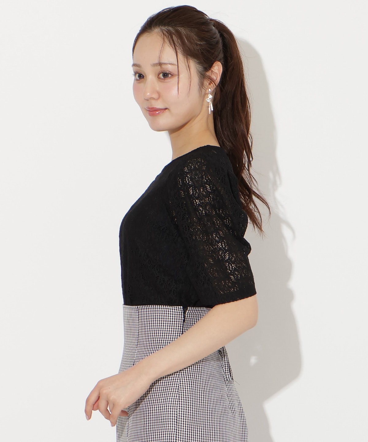 レースクルーネックトップス