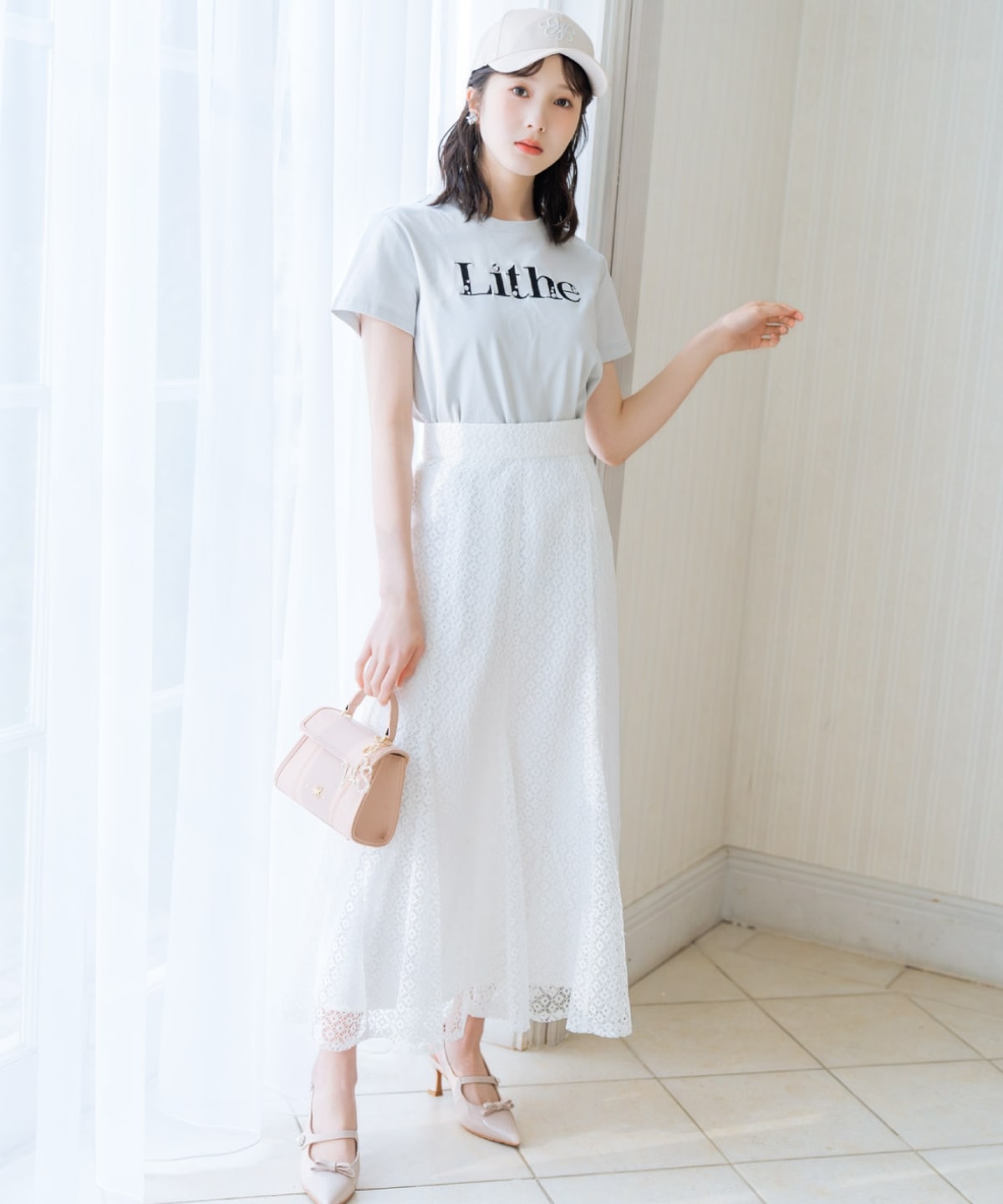 ビジュー付き刺繍ロゴTシャツ