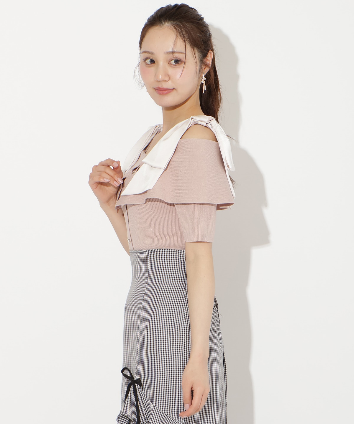 リボンオフショルハーフスリーブニット