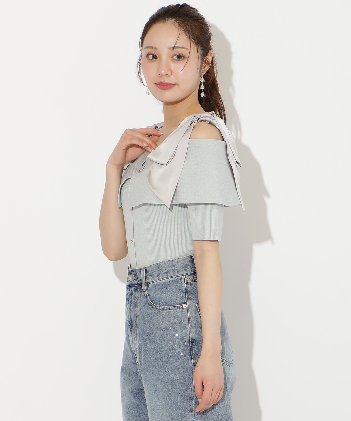 リボンオフショルハーフスリーブニット