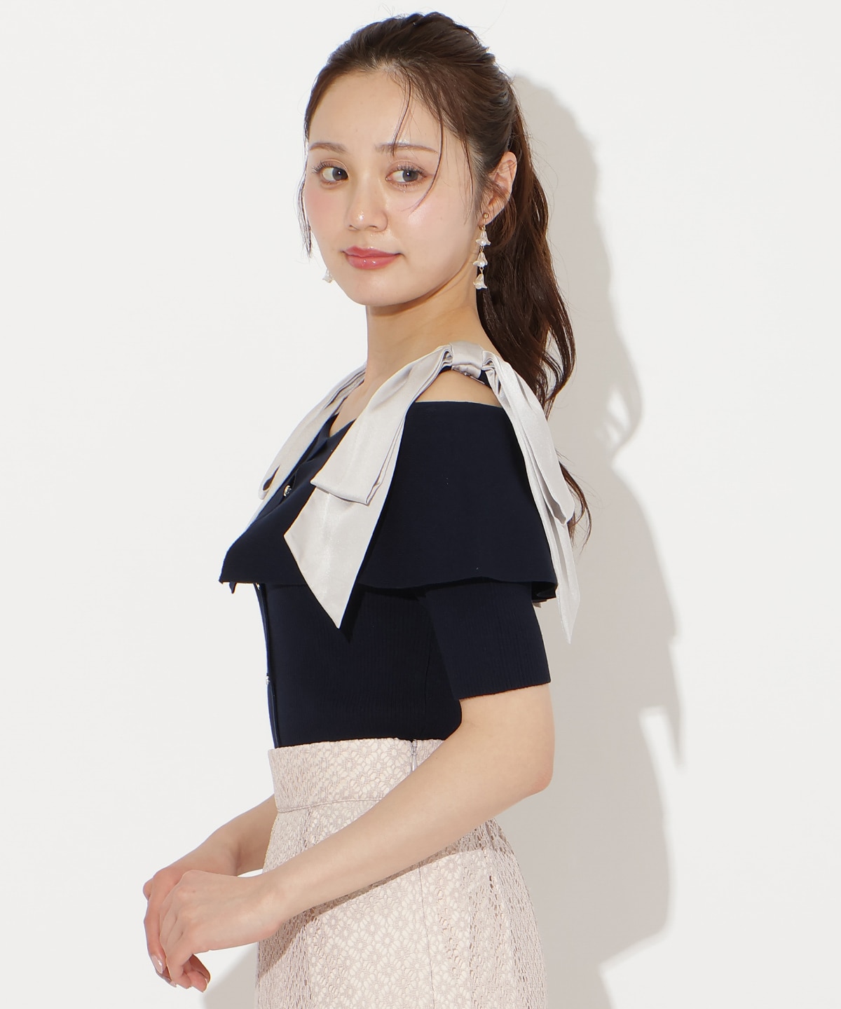 リボンオフショルハーフスリーブニット