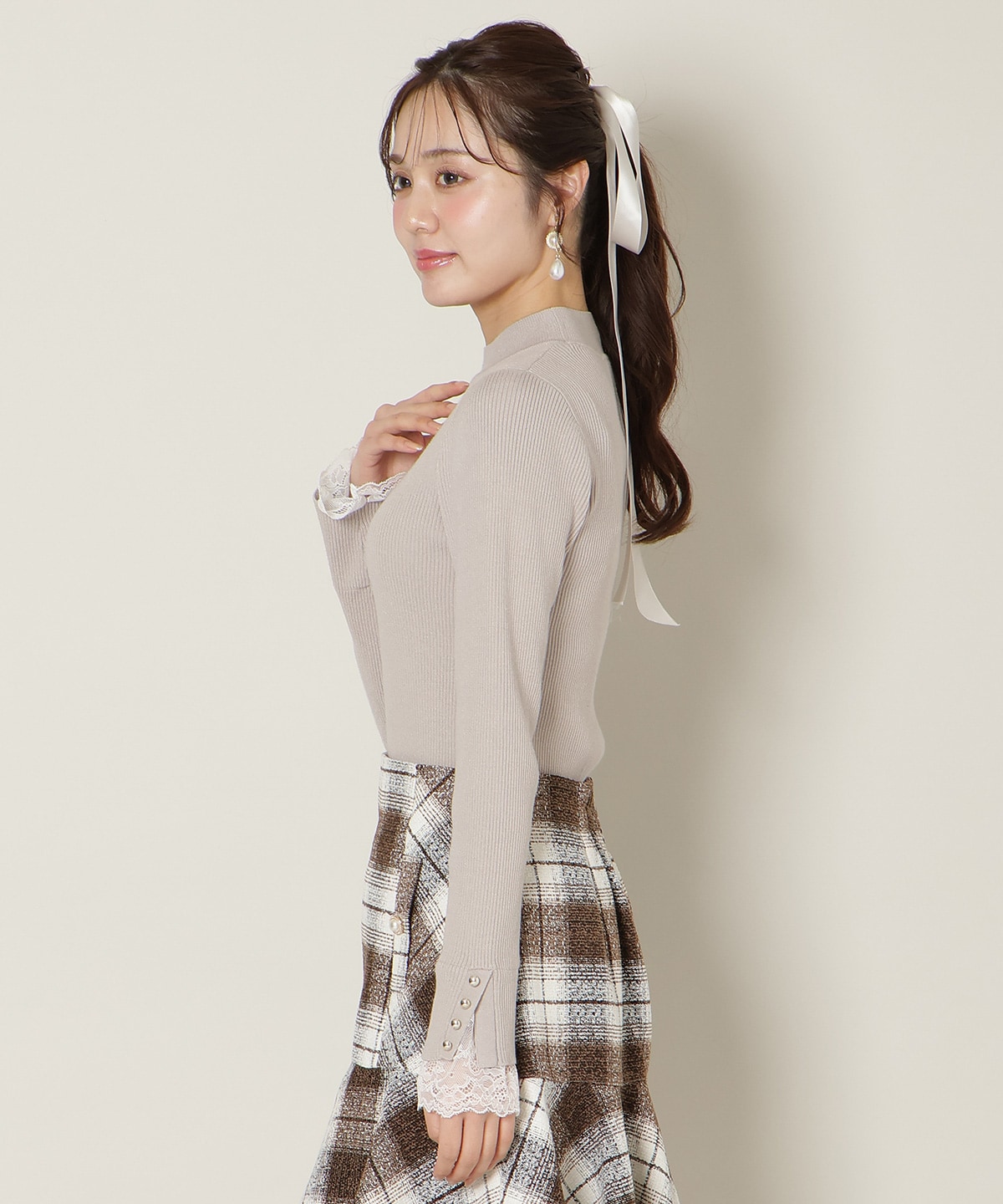 袖口レースハイネックリブニット