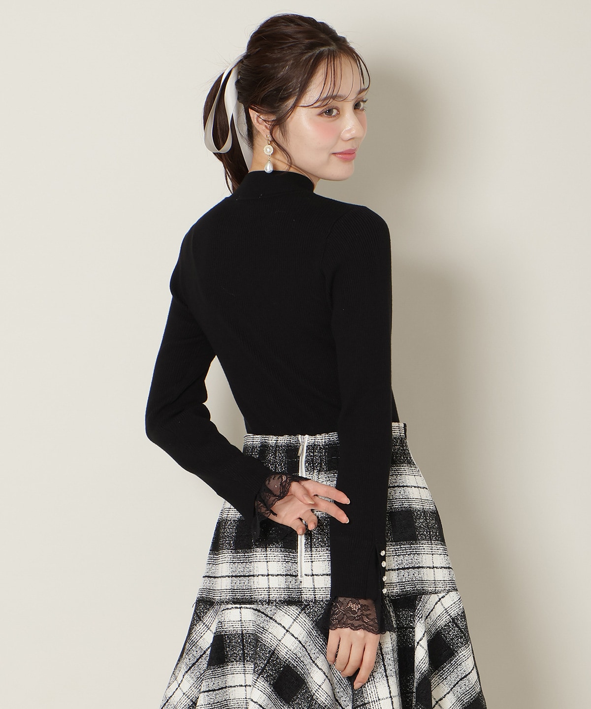 袖口レースハイネックリブニット