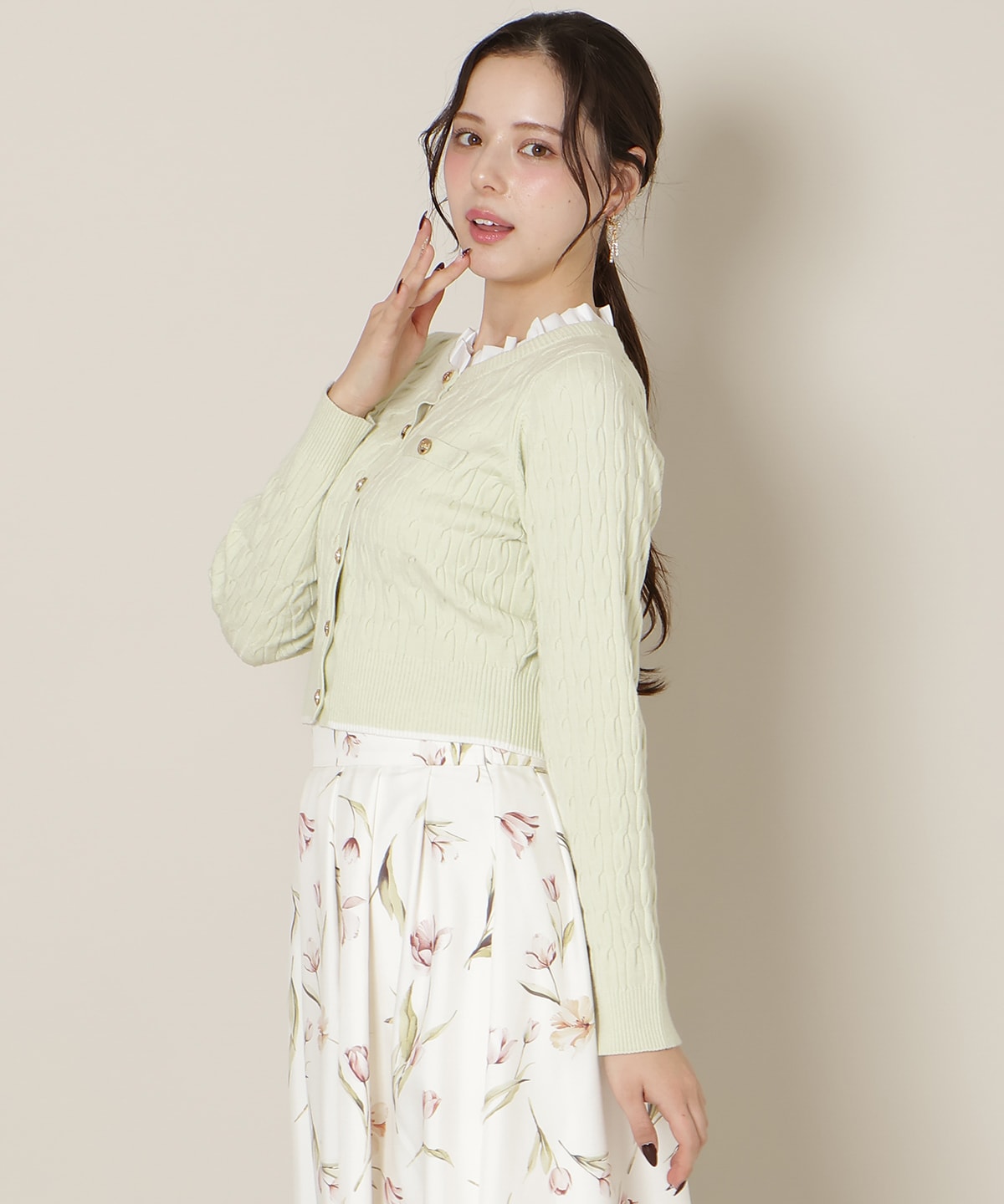 フリルレイヤードケーブルニット