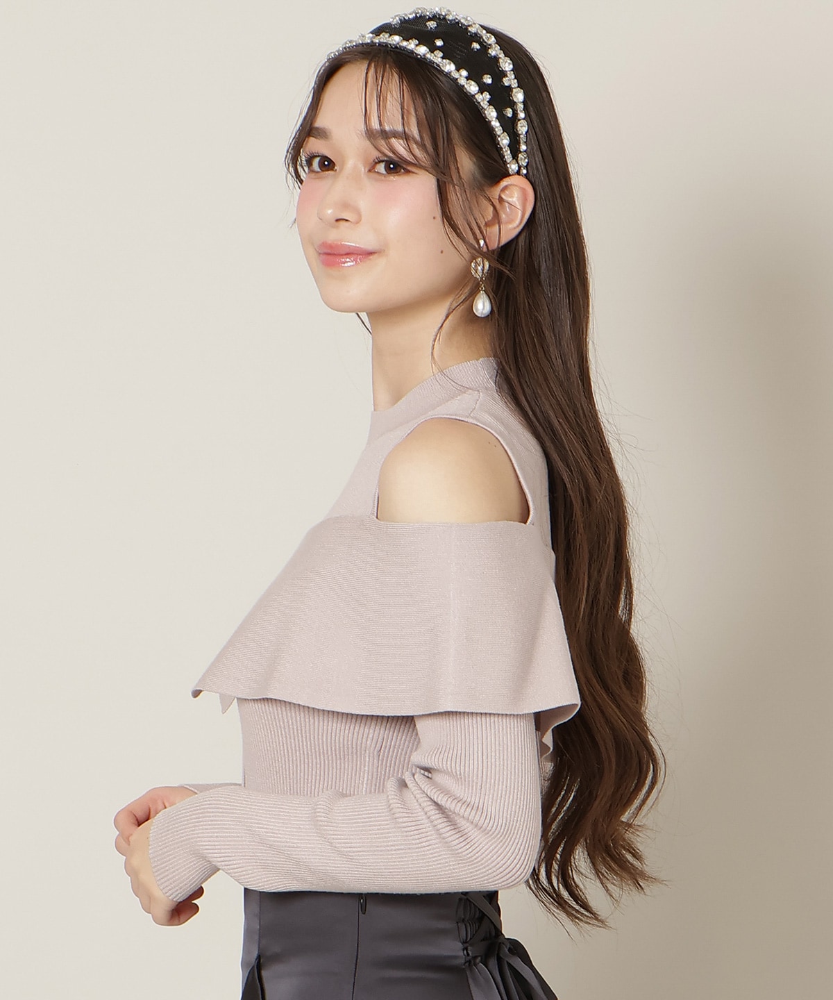 オープンショルダーレイヤードニット