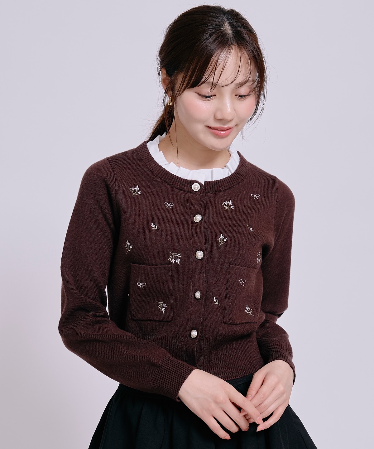 モチーフ刺繍フリルカラーカーディガン