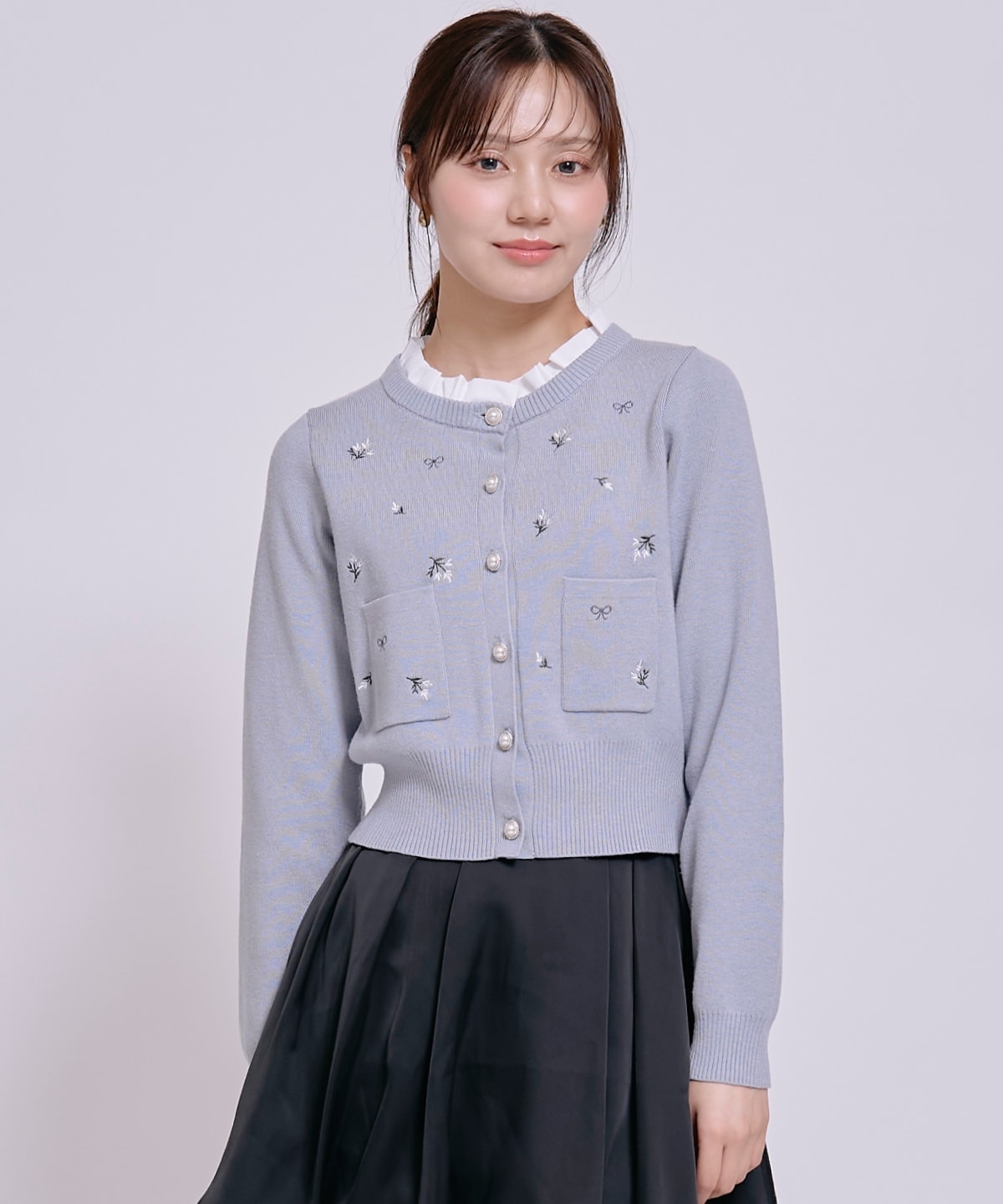 モチーフ刺繍フリルカラーカーディガン